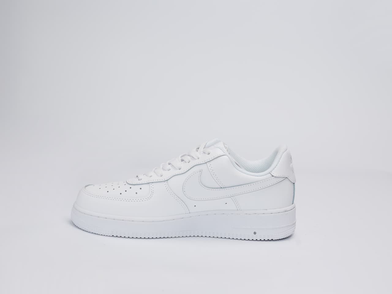 Nike Air Force 1 Low Triple White angle 3