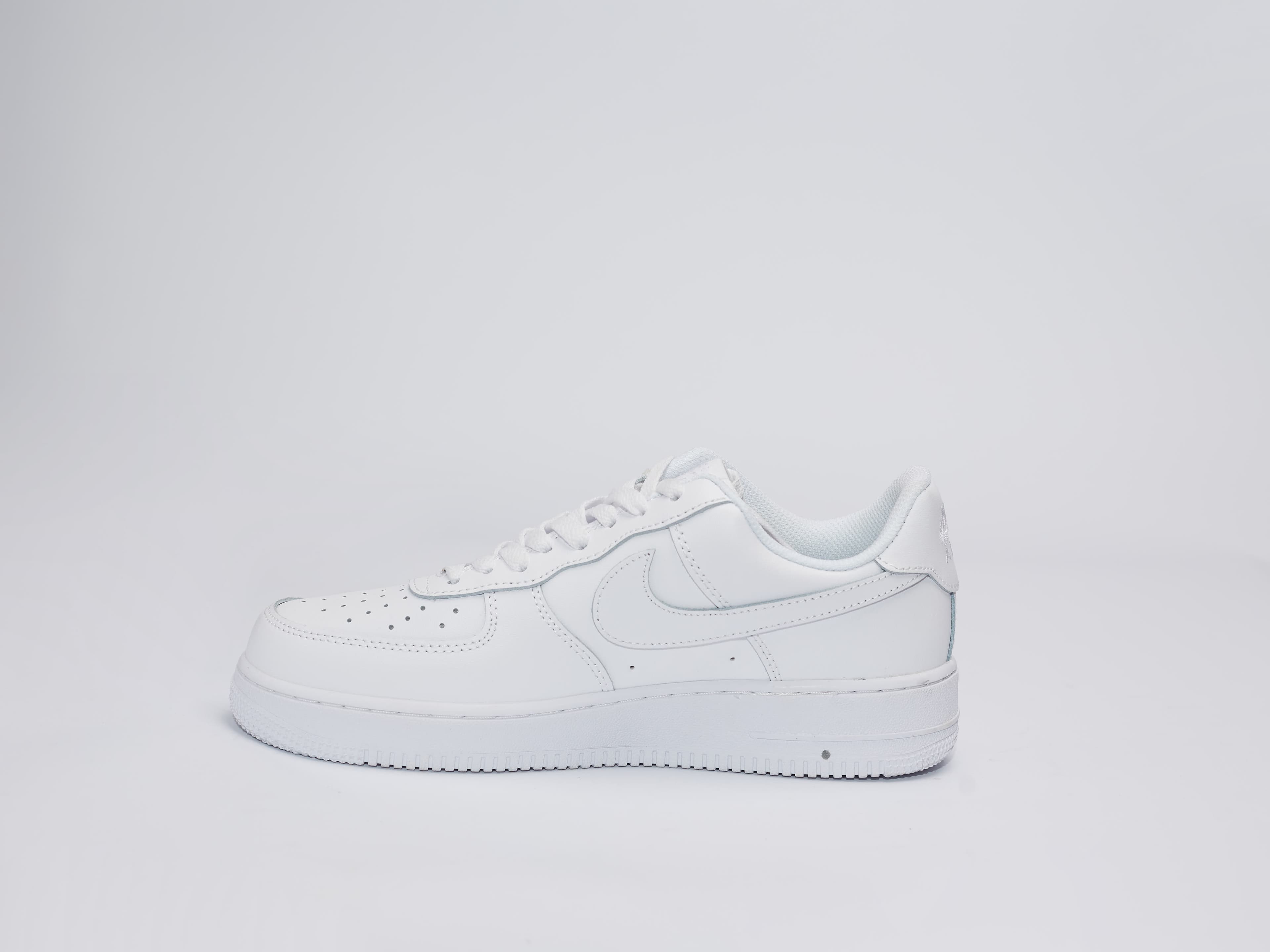 Nike Air Force 1 Low Triple White angle 3