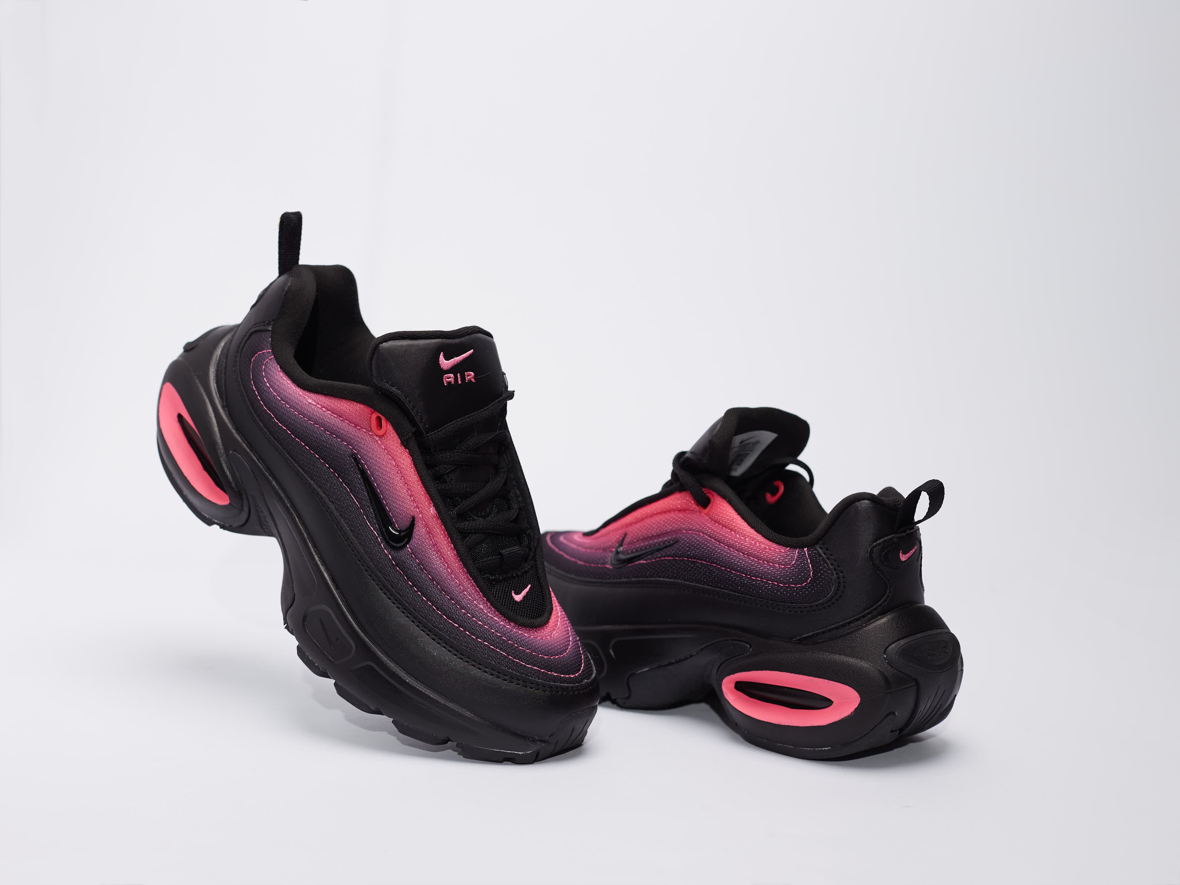 Nike Air Tuned Max Black Pink angle 3