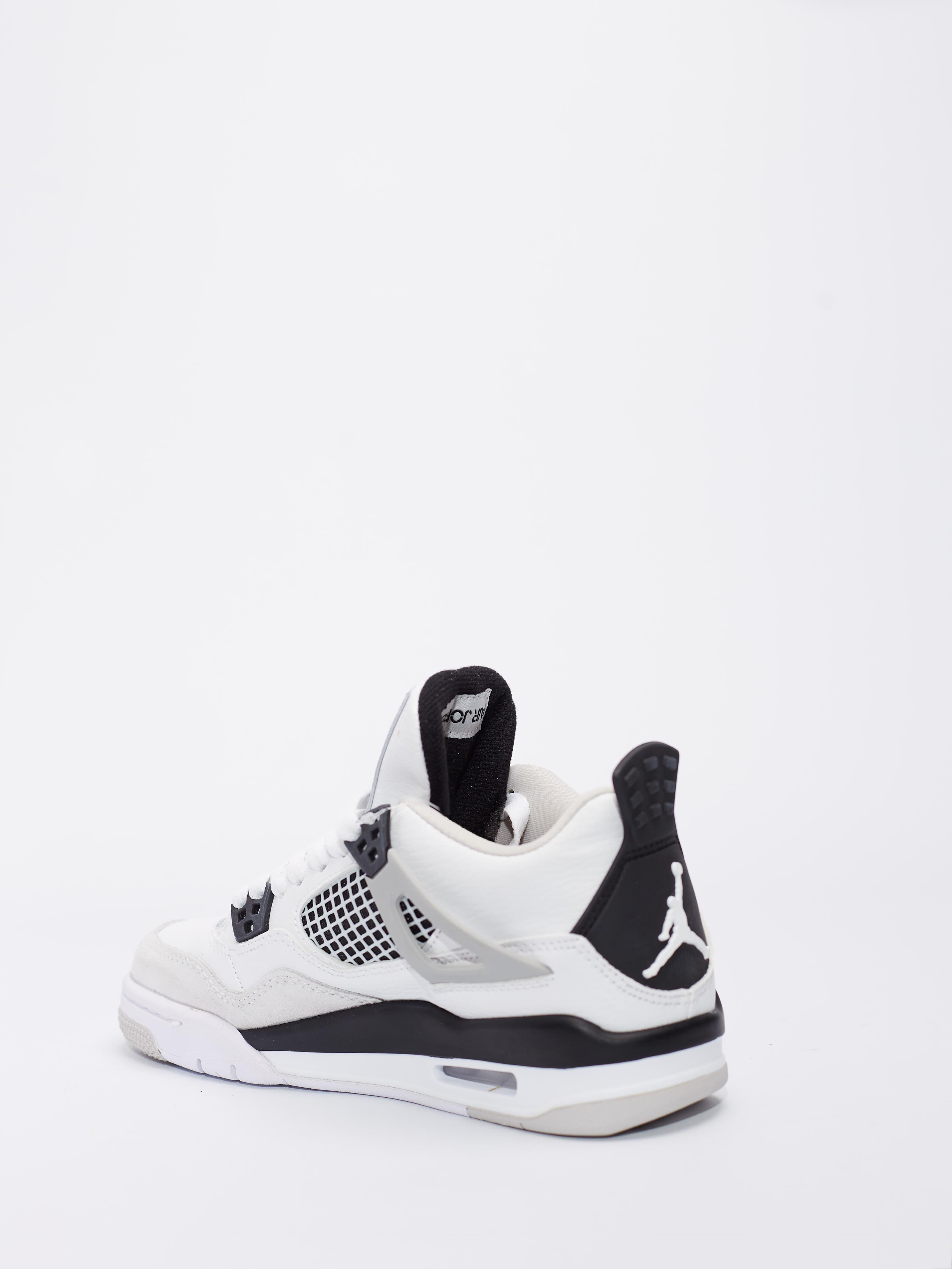 Air Jordan 4 Retro White Oreo angle 3