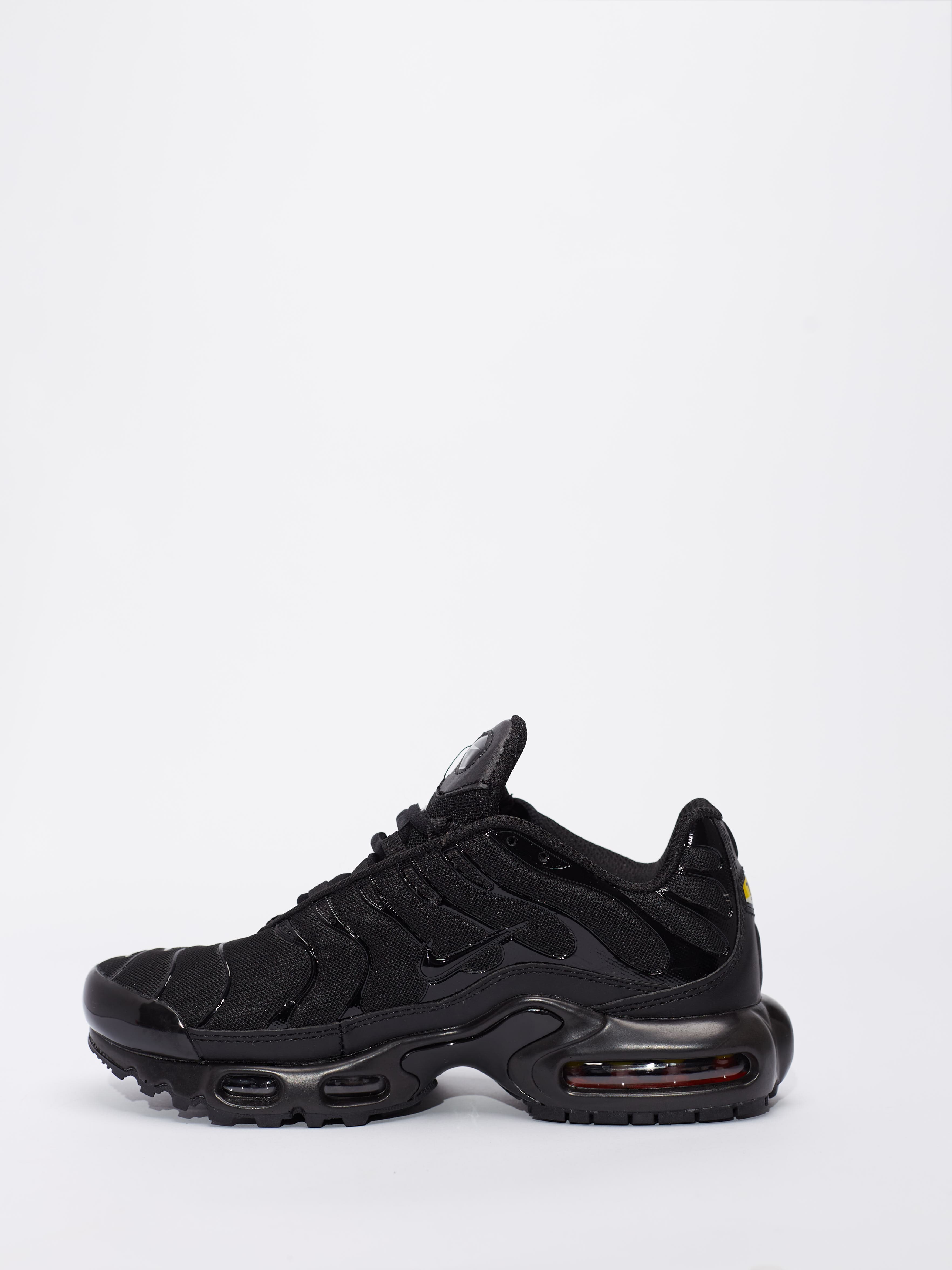 Nike Air Max Plus TN Triple Black alternate angle