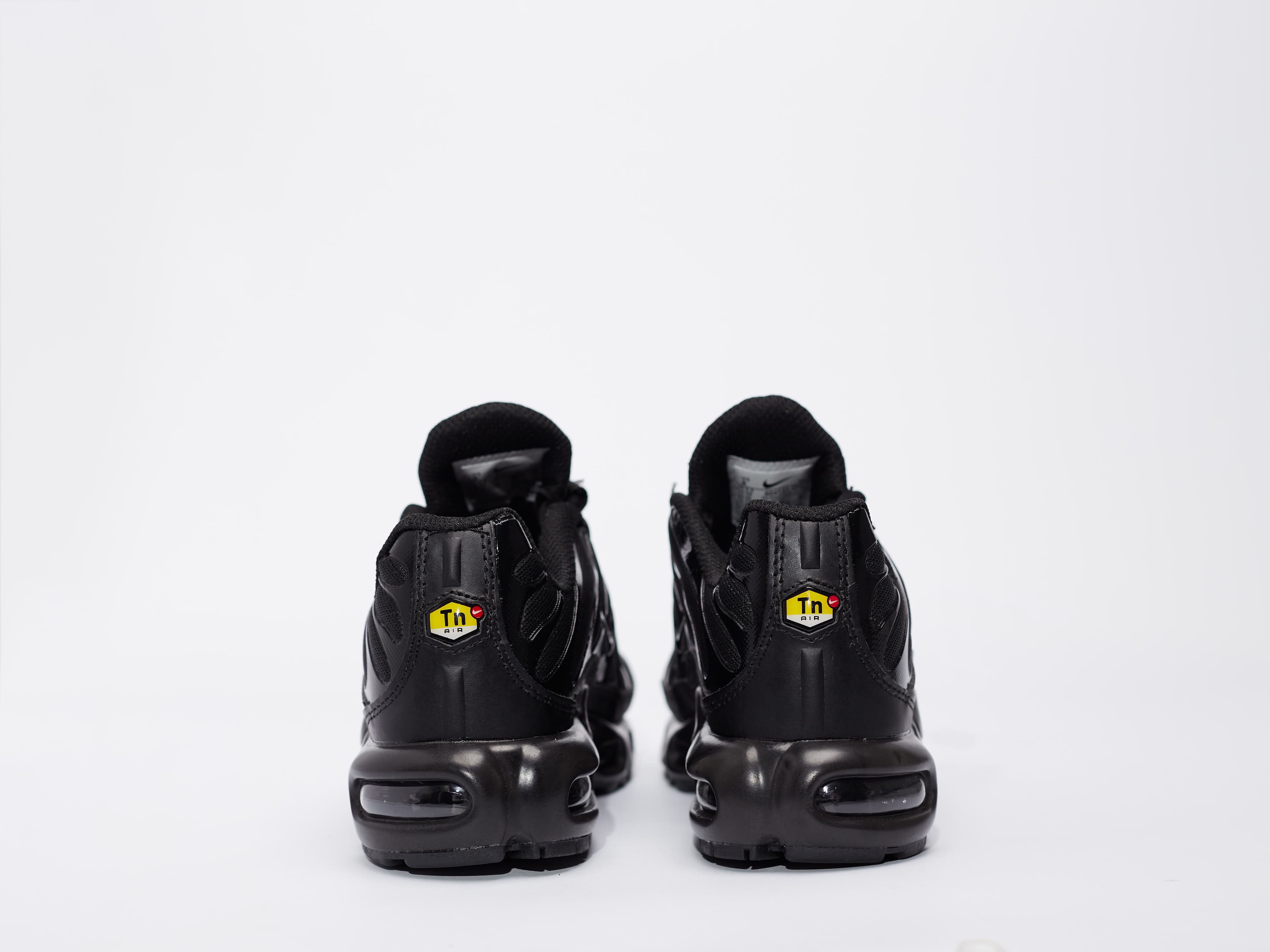 Nike Air Max Plus TN Triple Black angle 3