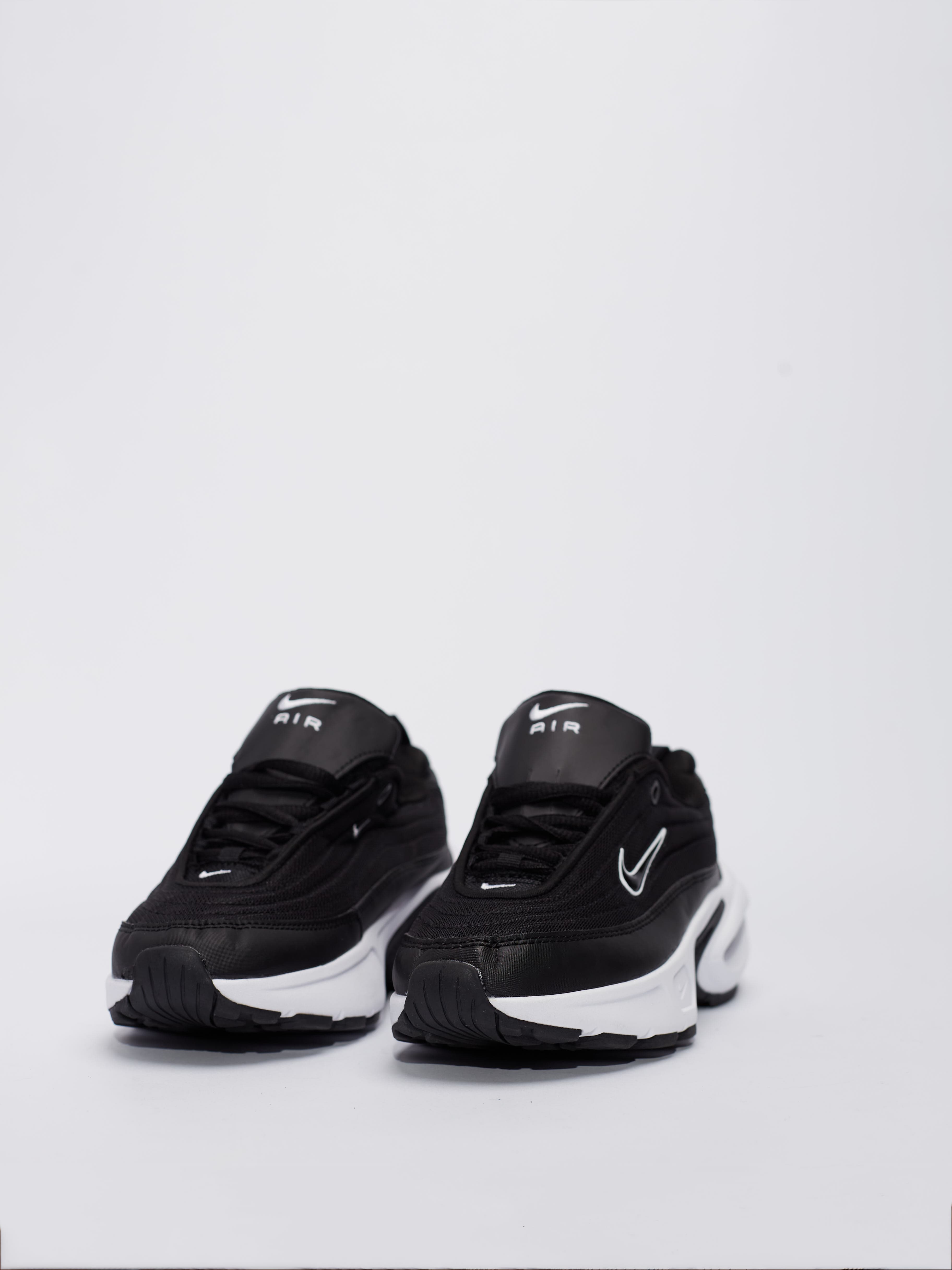 Nike Air Max Black White angle 3